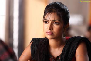 Amala Paul in Nayak HD Photos