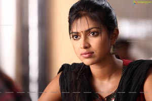 Amala Paul in Nayak HD Photos