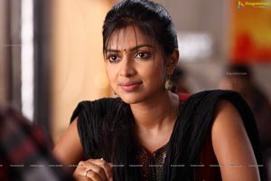 Amala Paul in Nayak HD Photos