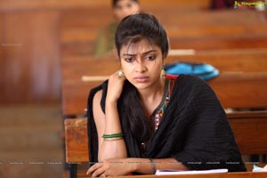 Amala Paul in Nayak HD Photos