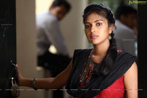 Amala Paul in Nayak HD Photos