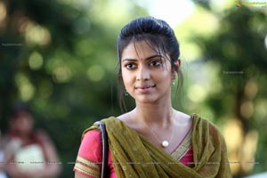 Amala Paul in Nayak HD Photos