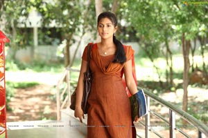 Amala Paul in Nayak HD Photos