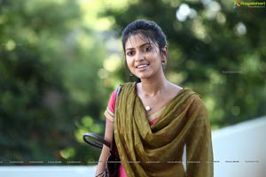 Amala Paul in Nayak HD Photos