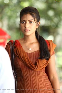 Amala Paul in Nayak HD Photos