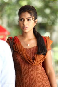 Amala Paul in Nayak HD Photos