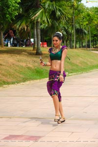 Indian American Actress Parvathi Melton HD Photos