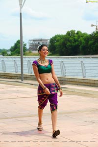 Indian American Actress Parvathi Melton HD Photos