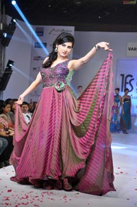 Veda Archana walks the ramp at Indian Fashion Street