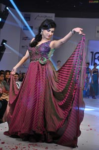 Veda Archana walks the ramp at Indian Fashion Street