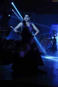 Veda Archana walks the ramp at Indian Fashion Street