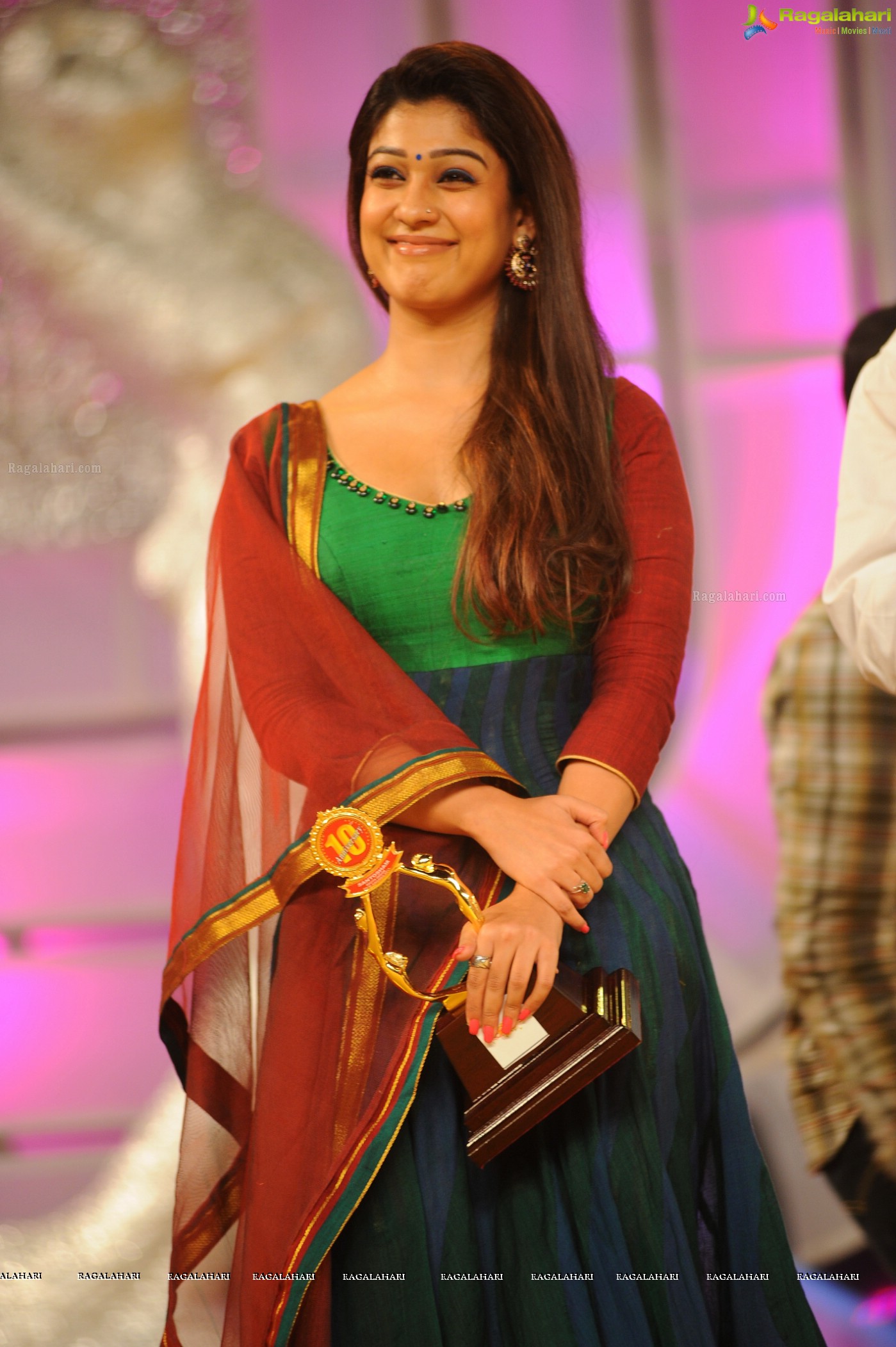 Nayantara at Santosham South Indian Film Awards 2011, Photo Gallery, Images