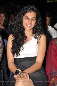 Taapsee at Santosham South Indian Film Awards 2012