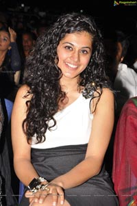 Taapsee at Santosham South Indian Film Awards 2012