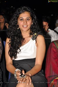 Taapsee at Santosham South Indian Film Awards 2012