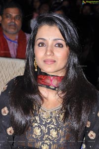 Trisha at Santosham South Indian Film Awards 2012