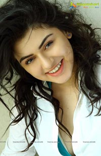 Hansika turns 21 Years