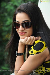 Love Cycle Heroine Reshma