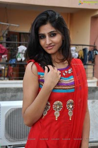 Model Shamili at Hiya Designer Jewellery Extended Showroon