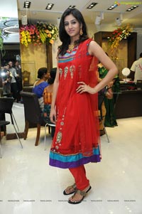 Model Shamili at Hiya Designer Jewellery Extended Showroon