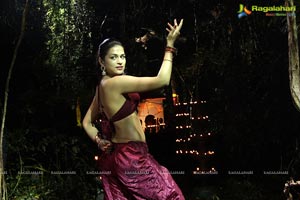 Shraddha Das in Punnami Ratri