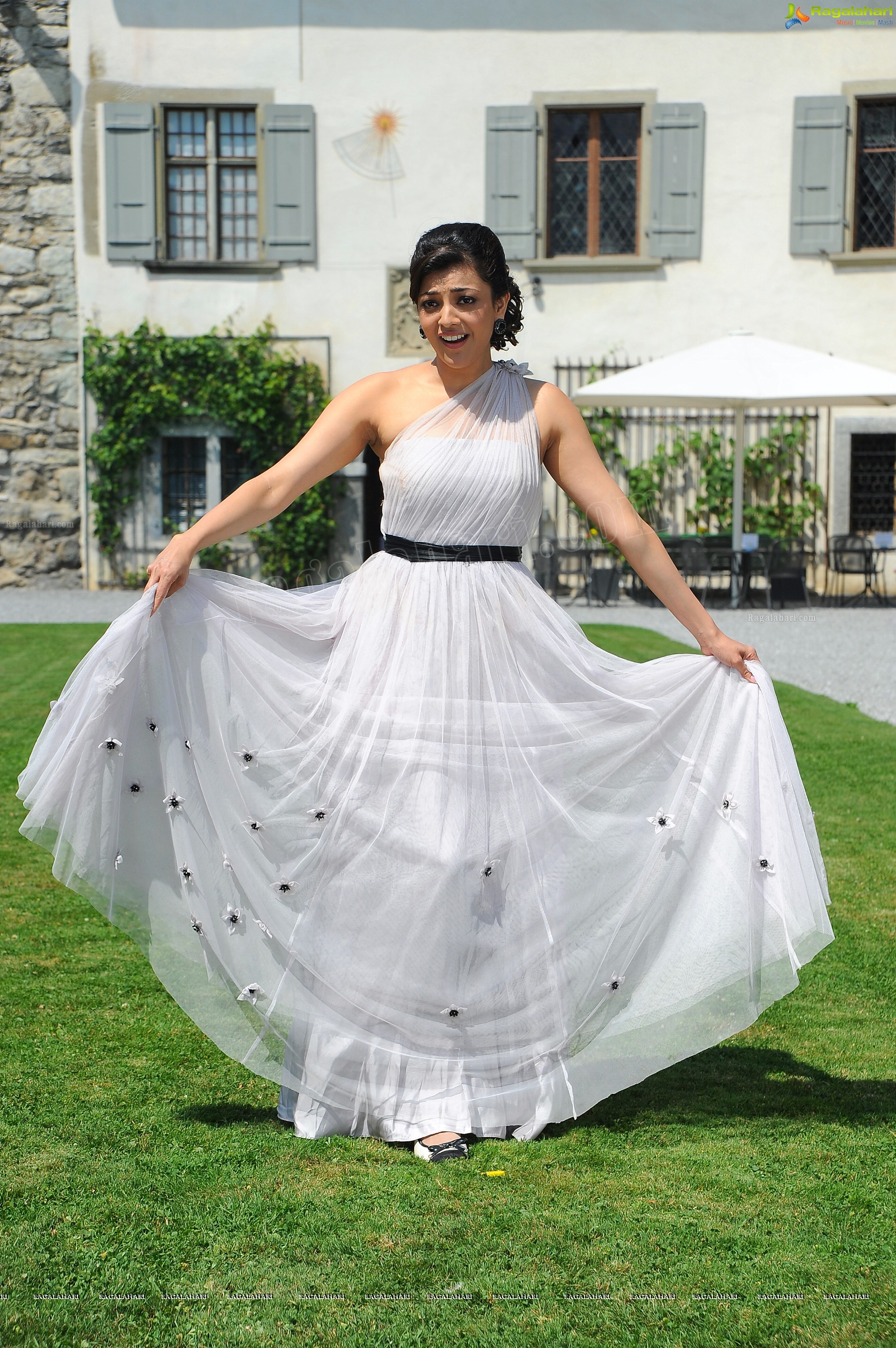 Kajal Agarwal in Sleeveless Dress, HD Photo Gallery, Images