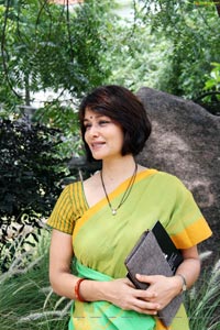 Amala Akkineni High Definition Photos in Saree