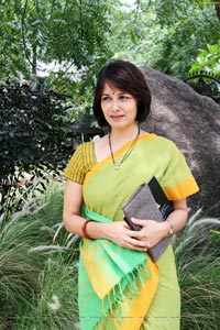 Amala Akkineni High Definition Photos in Saree