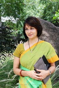 Amala Akkineni High Definition Photos in Saree