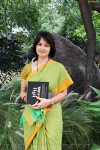 Amala Akkineni High Definition Photos in Saree