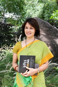 Amala Akkineni High Definition Photos in Saree