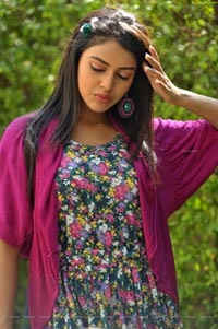 Amala Paul in Langa Voni - Iddarammayilatho High Definition Photos