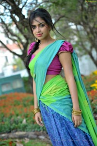 Amala Paul in Langa Voni - Iddarammayilatho High Definition Photos