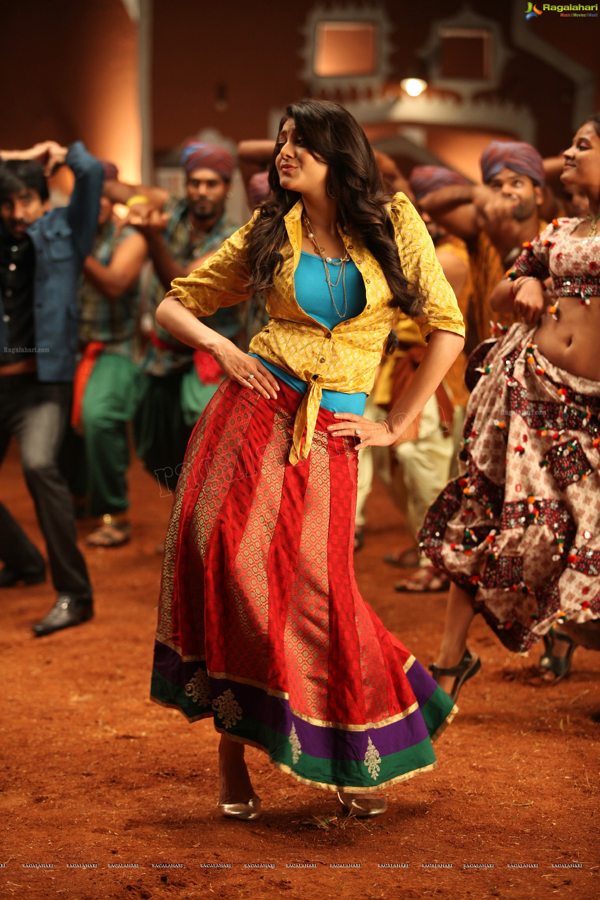 Kajal Aggarwal Dancing Stills From Sarocharu Movie, Super High Definition Photos