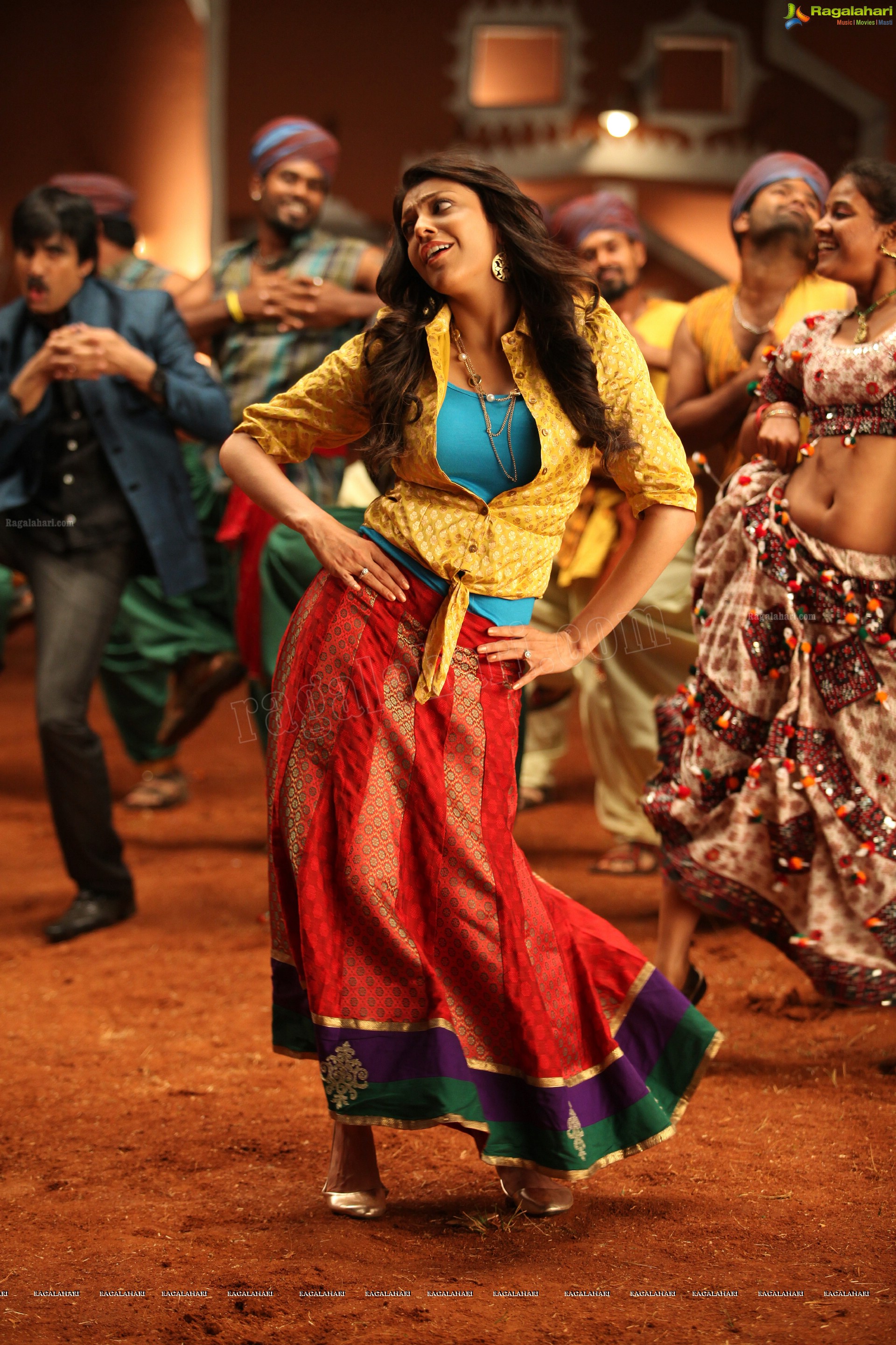 Kajal Aggarwal Dancing Stills From Sarocharu Movie, Super High Definition Photos