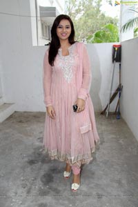 Beautiful Isha Chawla in Pink Dress - High Resolution Photos