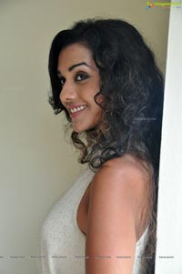 Potugadu Heroine Anu Priya