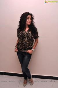 Dalam Heroine Pia Bajpai