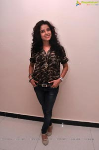 Dalam Heroine Pia Bajpai