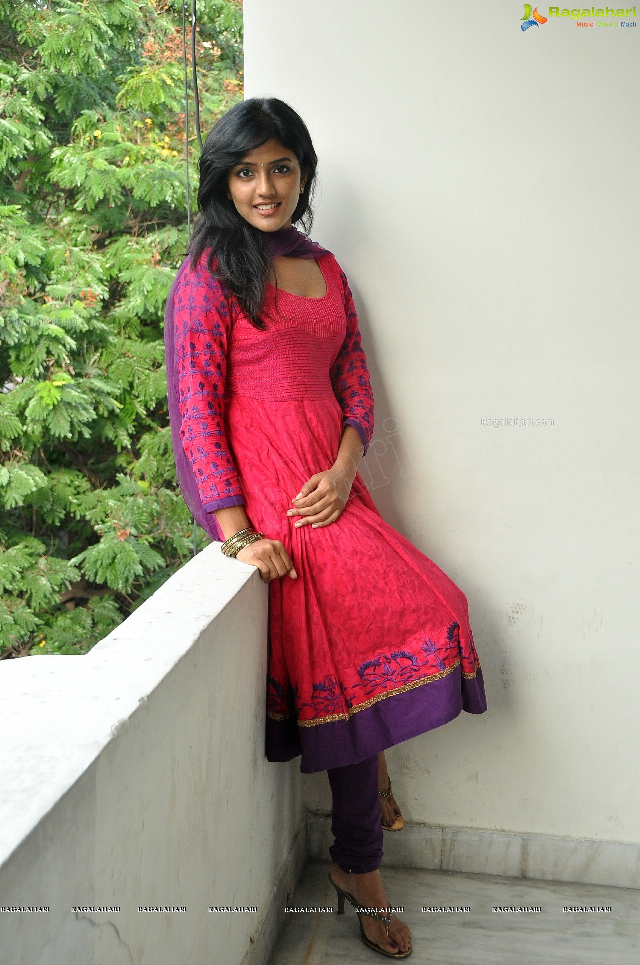Eesha Rebba at Anthaka Mundu Aa Taruvatha Platinum Disc