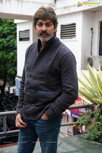 Jagapathi Babu posing with Old Beard