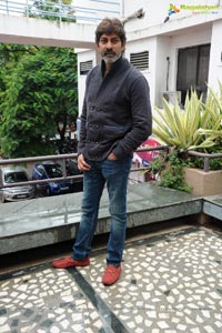 Jagapathi Babu posing with Old Beard