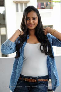 Manasa Himavarsha Photo Gallery