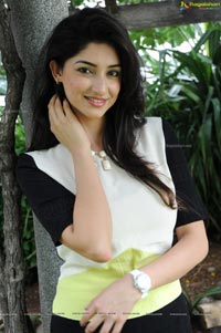 Tanvi Vyas @ Nenem Chinna Pillanaa