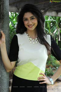 Tanvi Vyas @ Nenem Chinna Pillanaa