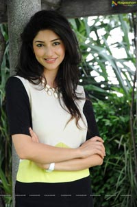 Tanvi Vyas @ Nenem Chinna Pillanaa