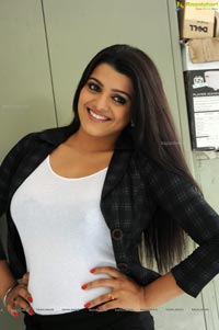 Reporter Movie Heroine Tashu Kaushik