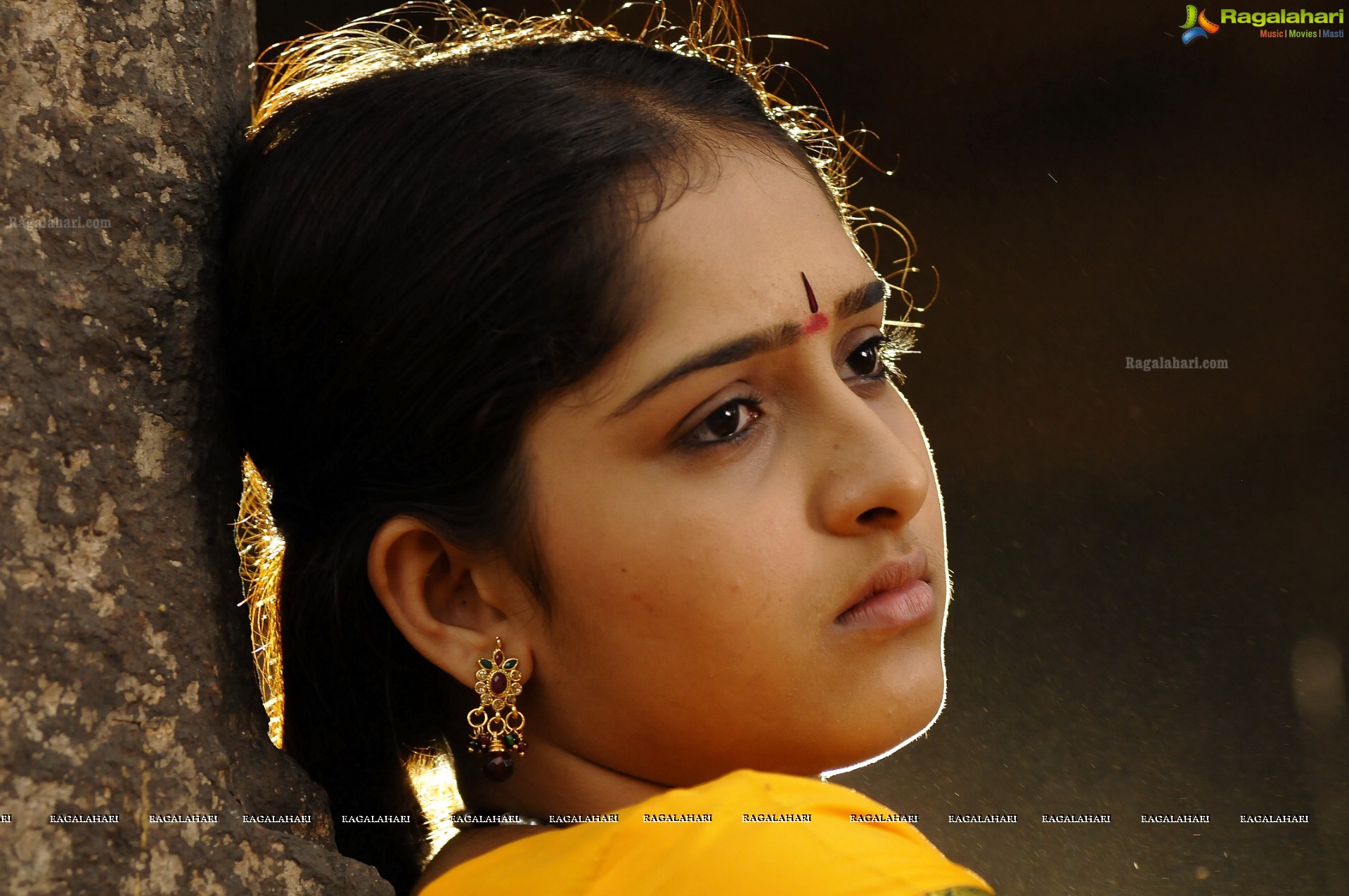 Sanusha Santhosh (High Definition)