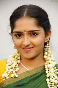 Tamil Actress Sanusha Santhosh