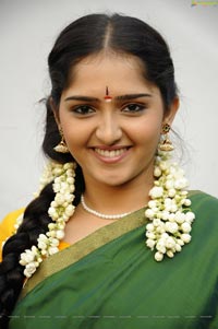 Tamil Actress Sanusha Santhosh